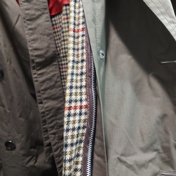 4/$60 🥳 London Fog olive coat with lining Size 44 - Picture 10 of 13